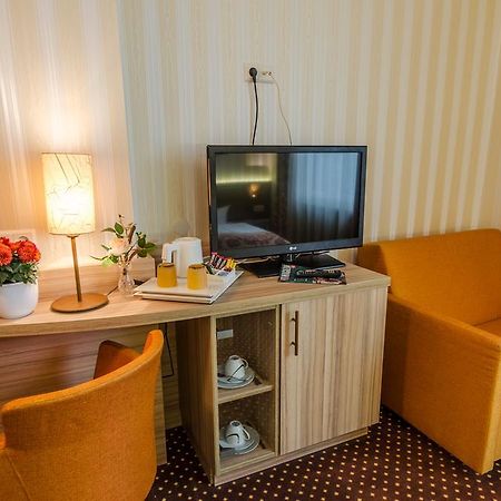 Hotel Alte Post Lehrte Exteriör bild