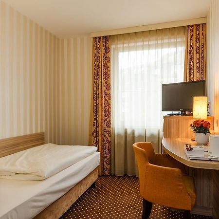 Hotel Alte Post Lehrte Exteriör bild