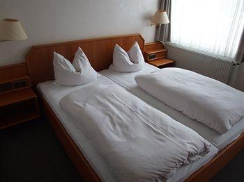 Hotel Alte Post Lehrte Exteriör bild