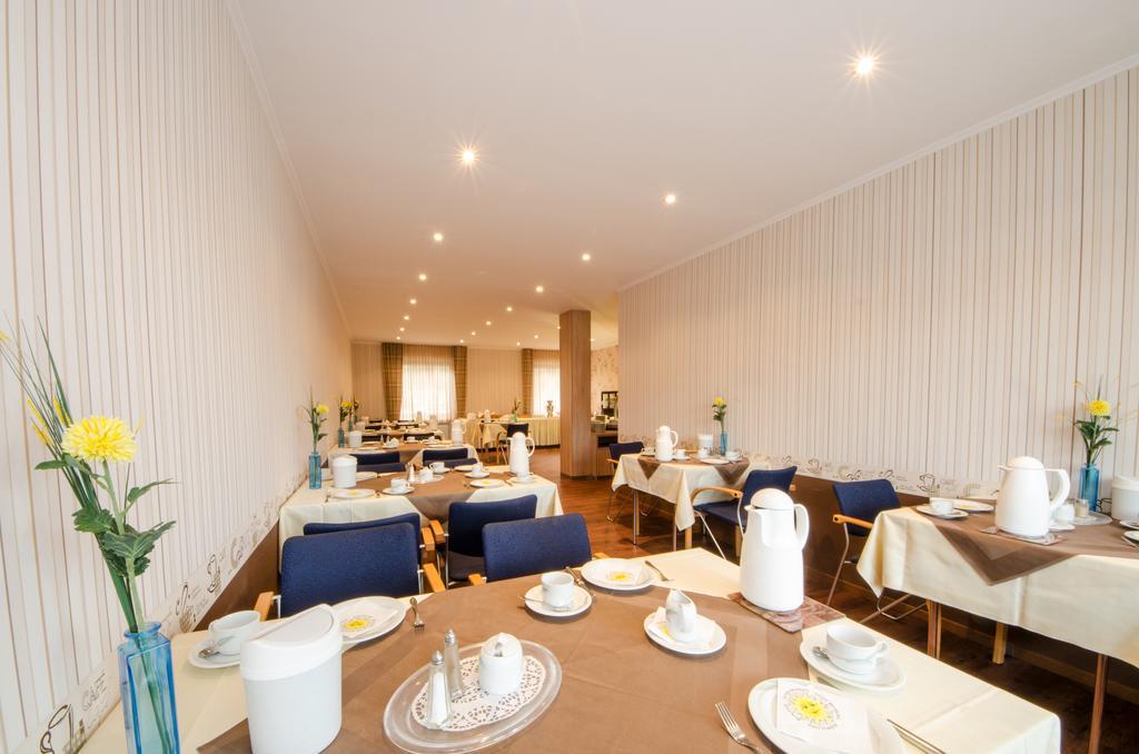 Hotel Alte Post Lehrte Exteriör bild