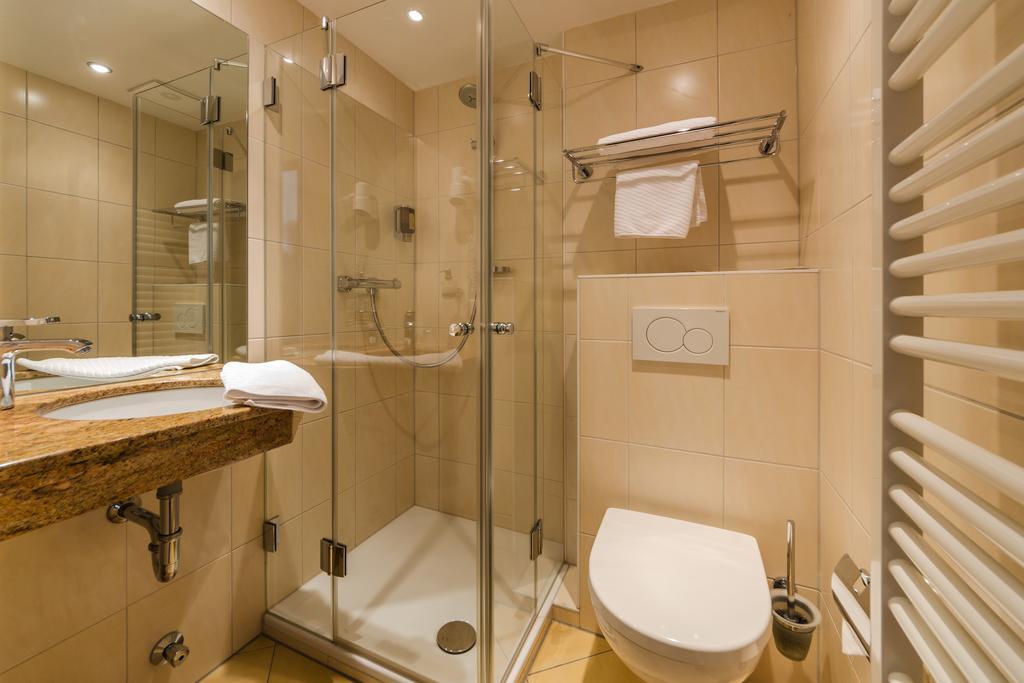 Hotel Alte Post Lehrte Exteriör bild