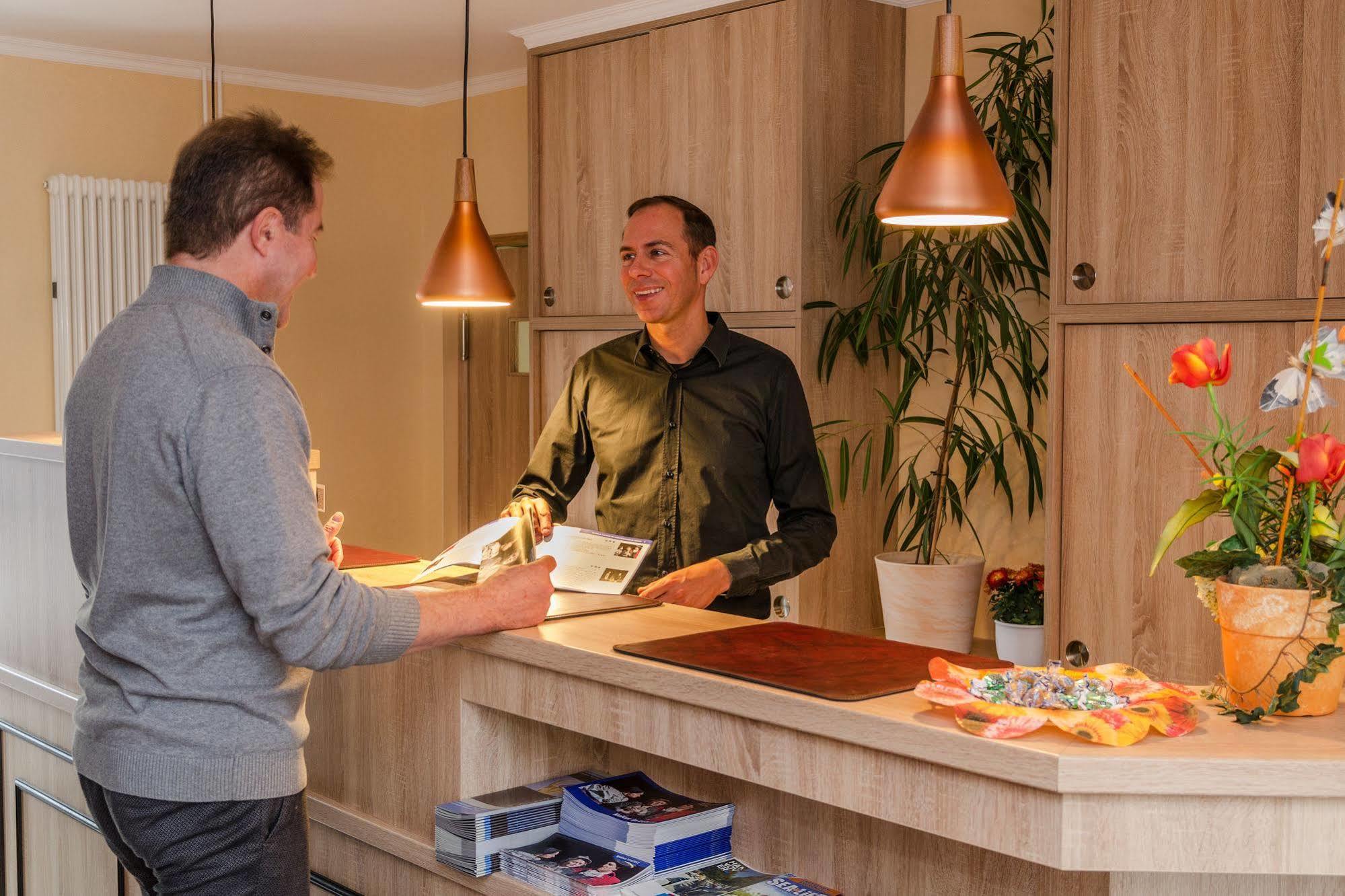 Hotel Alte Post Lehrte Exteriör bild